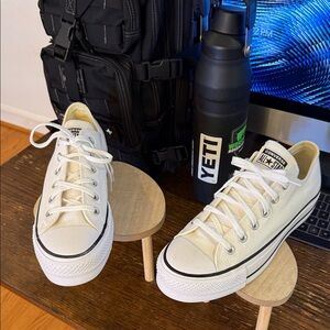 CONVERSE. 560251F. ALL STAR CHUCK TAYLOR LIFT PLATFORM LOW TOP. NEW SIZE 9